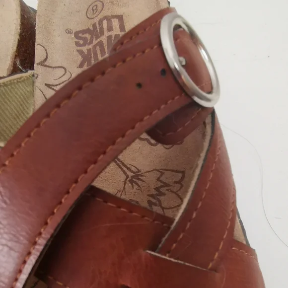 Muk Luks Women's Tan Cross-Strap Sandals - Picture 3 of 8